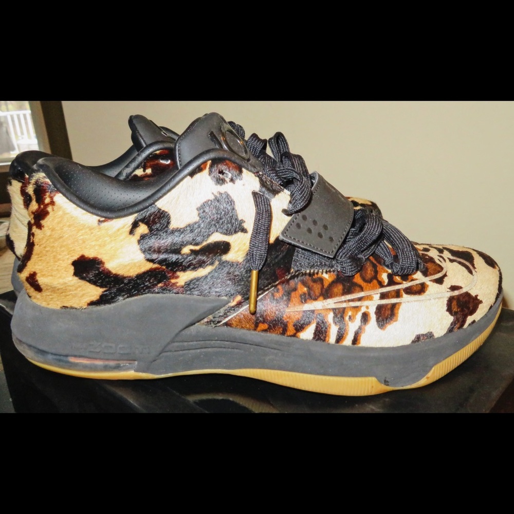 NIKE BASKETBALL/CASUAL SNEAKERS.